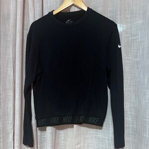 Nike Women's Black Crewneck Sweatshirt